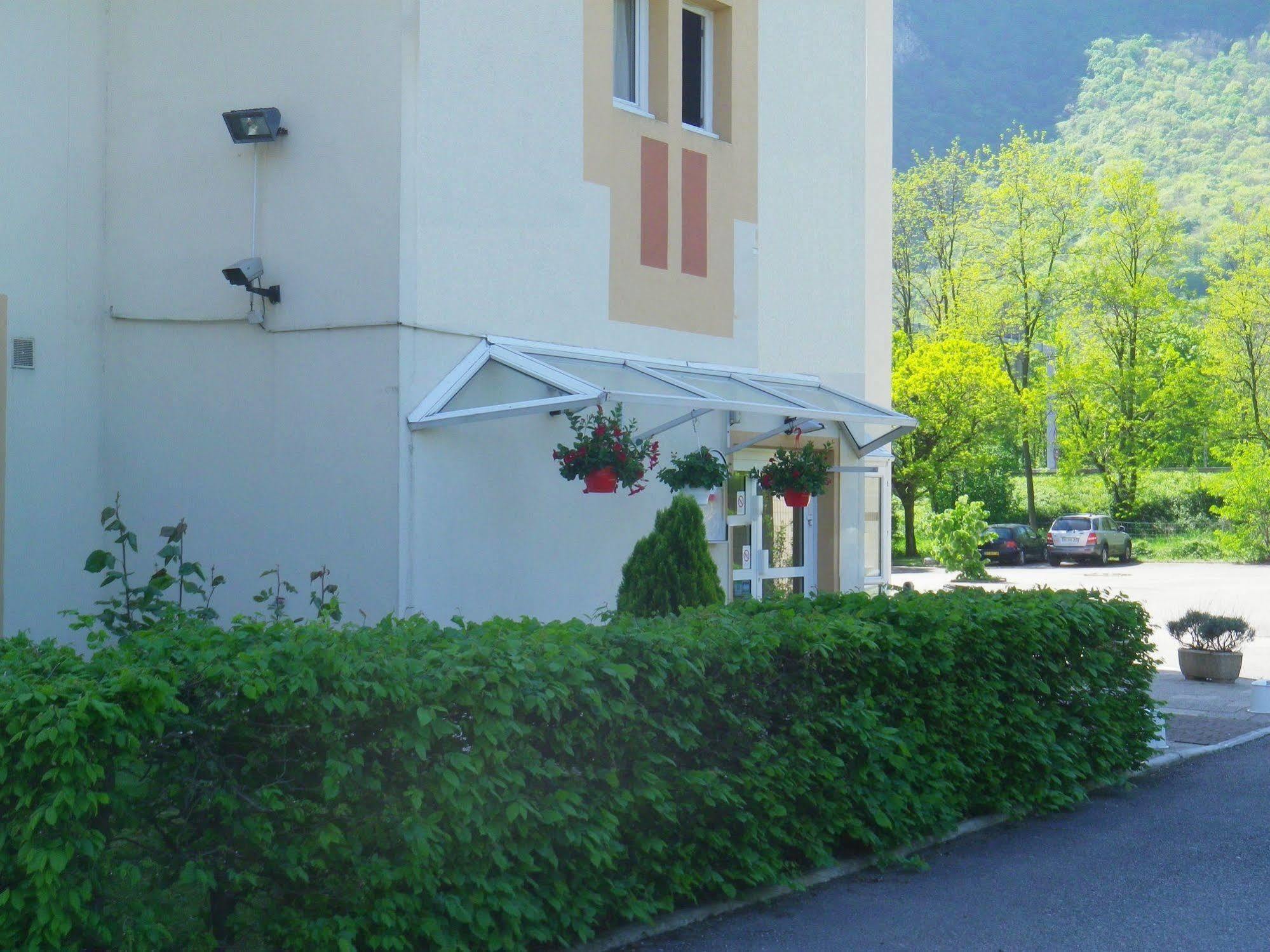 Hotel Amys Voreppe Exterior photo